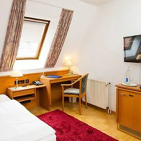 Hotell Altstadt 3*